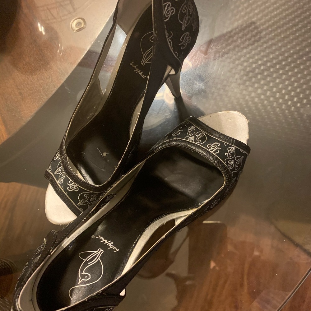 Shoes - Picture 3 of 4